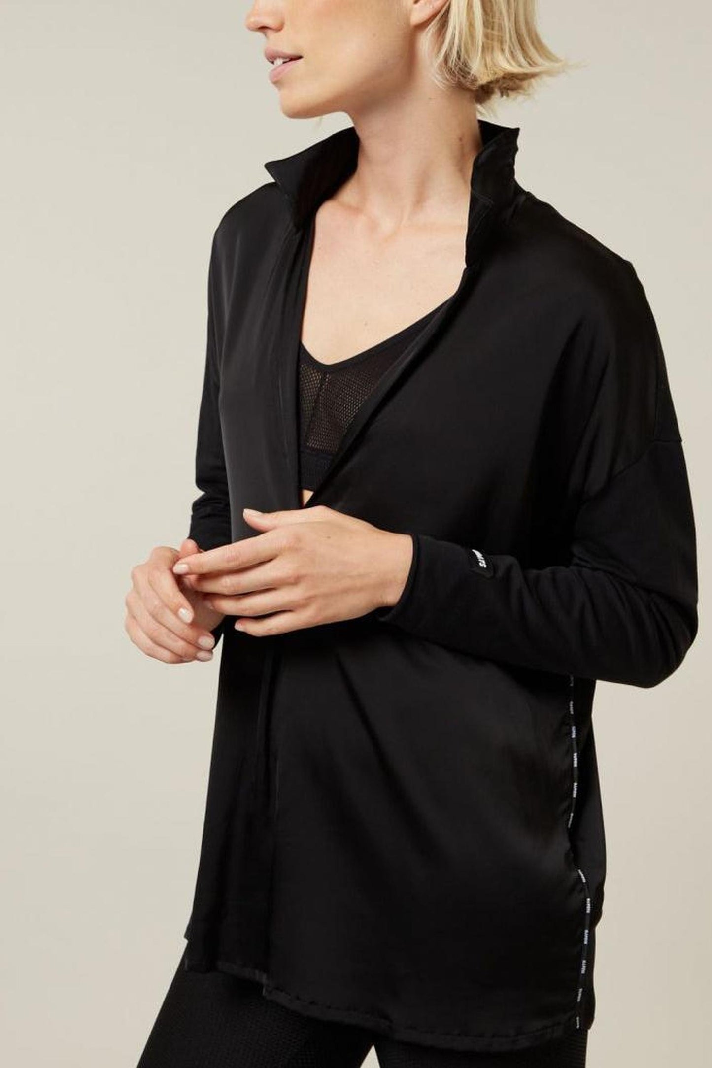 FLOWY BLOUSE