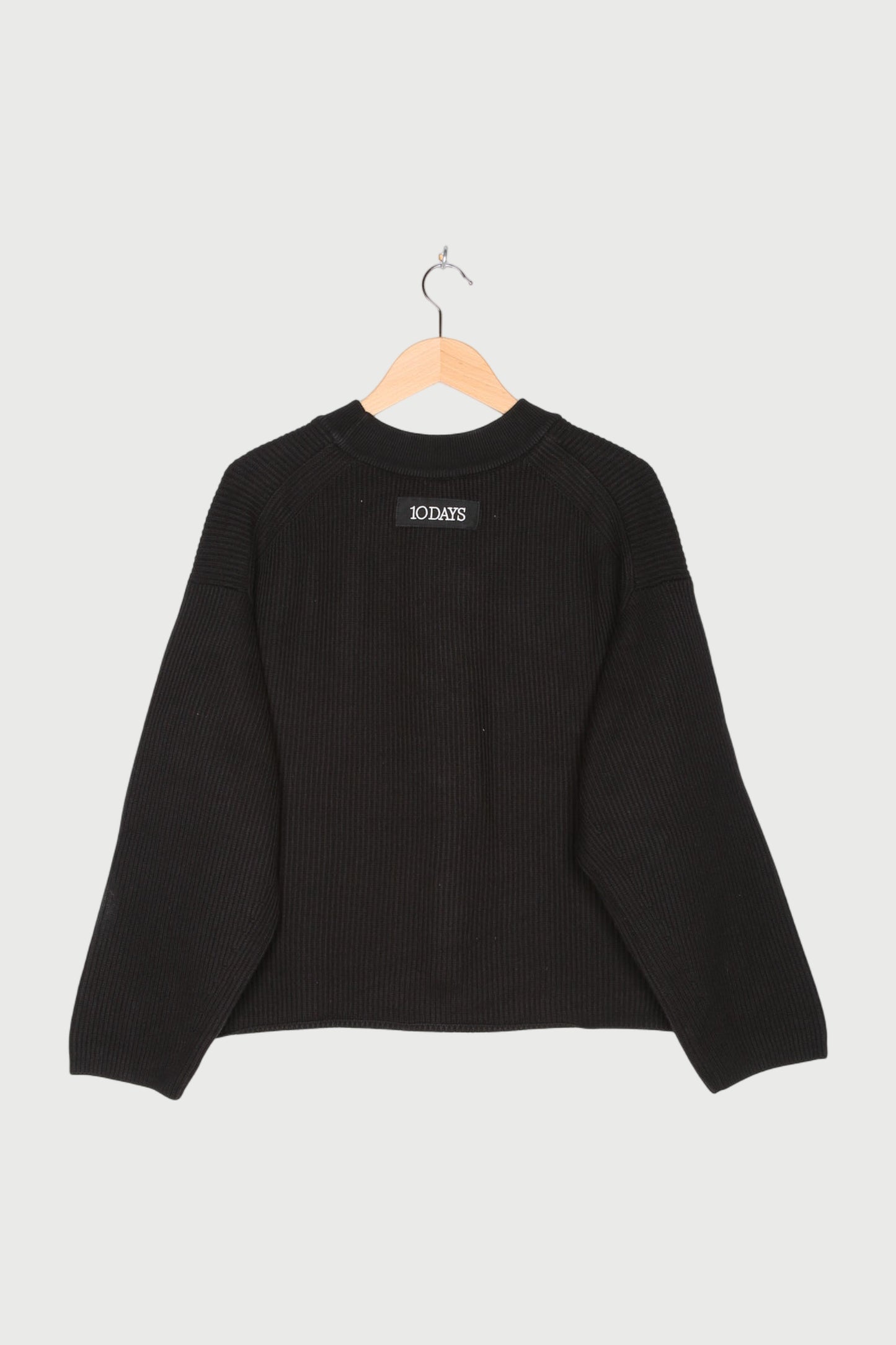 KNIT SWEATER