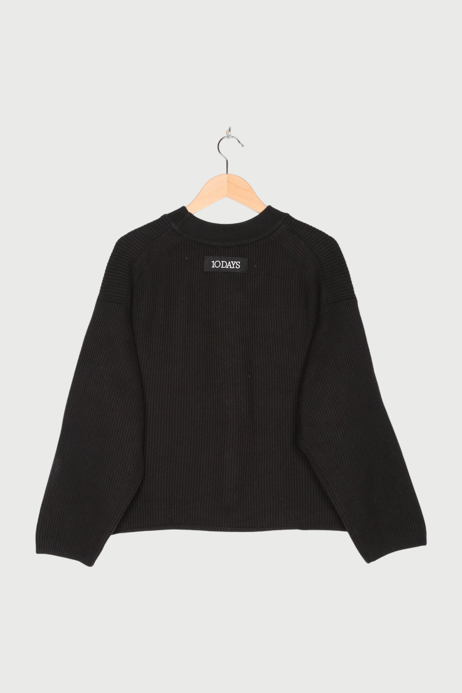 KNIT SWEATER