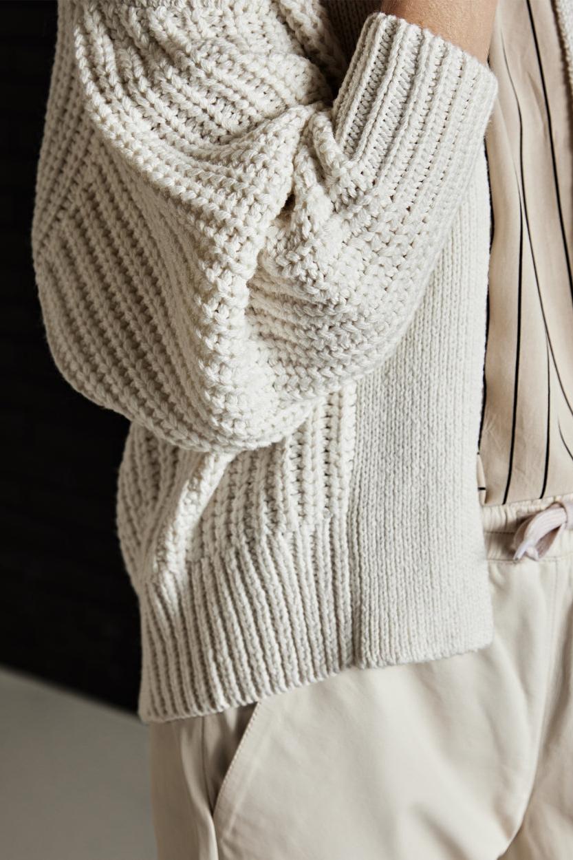 SHORT KNITTED CARDIGAN
