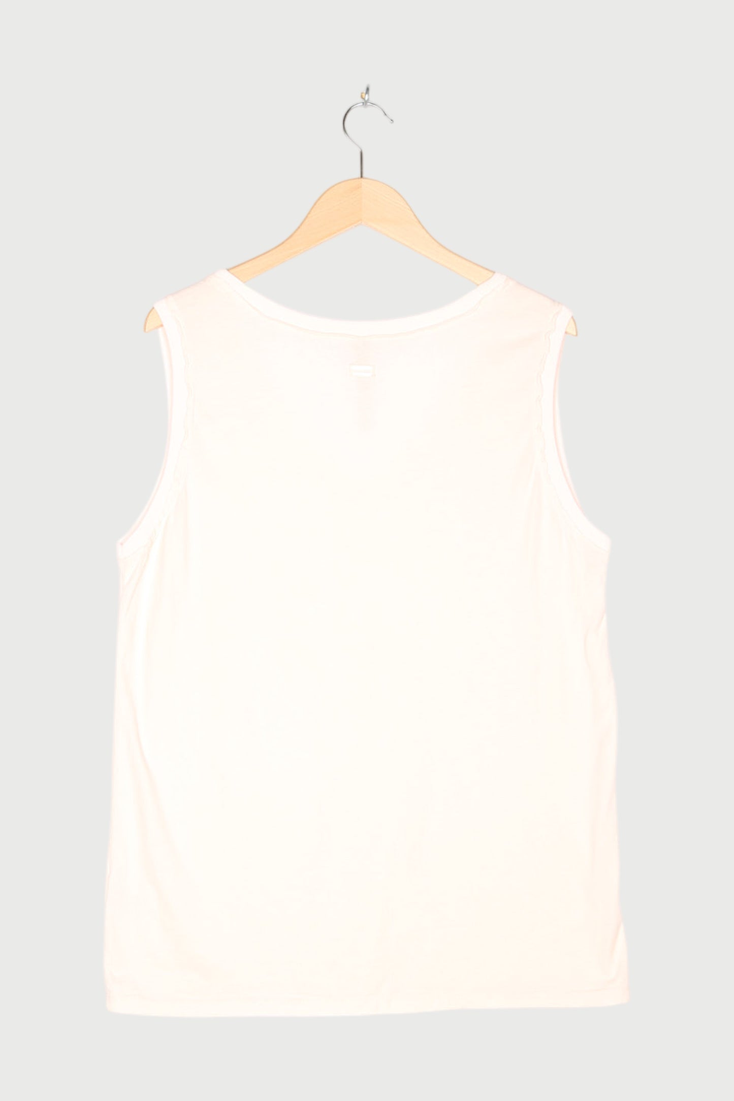 SLEEVELESS TOP