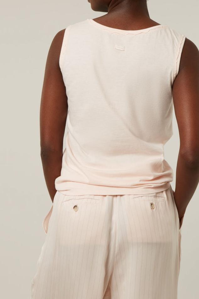 SLEEVELESS TOP