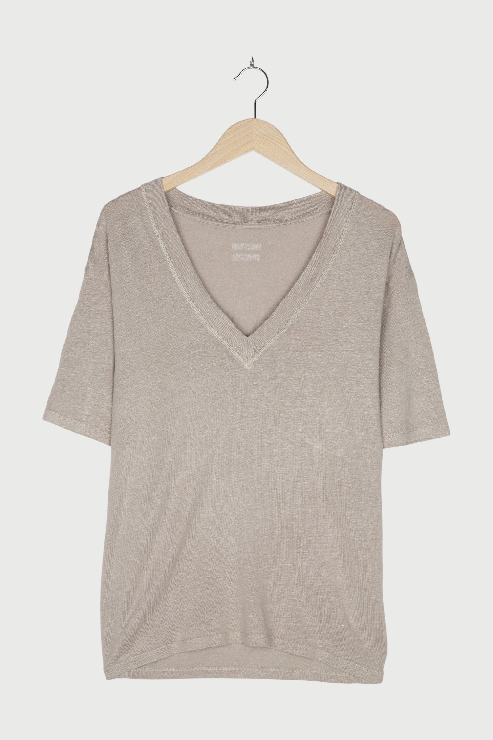REVERSIBLE LOW V-NECK TEE