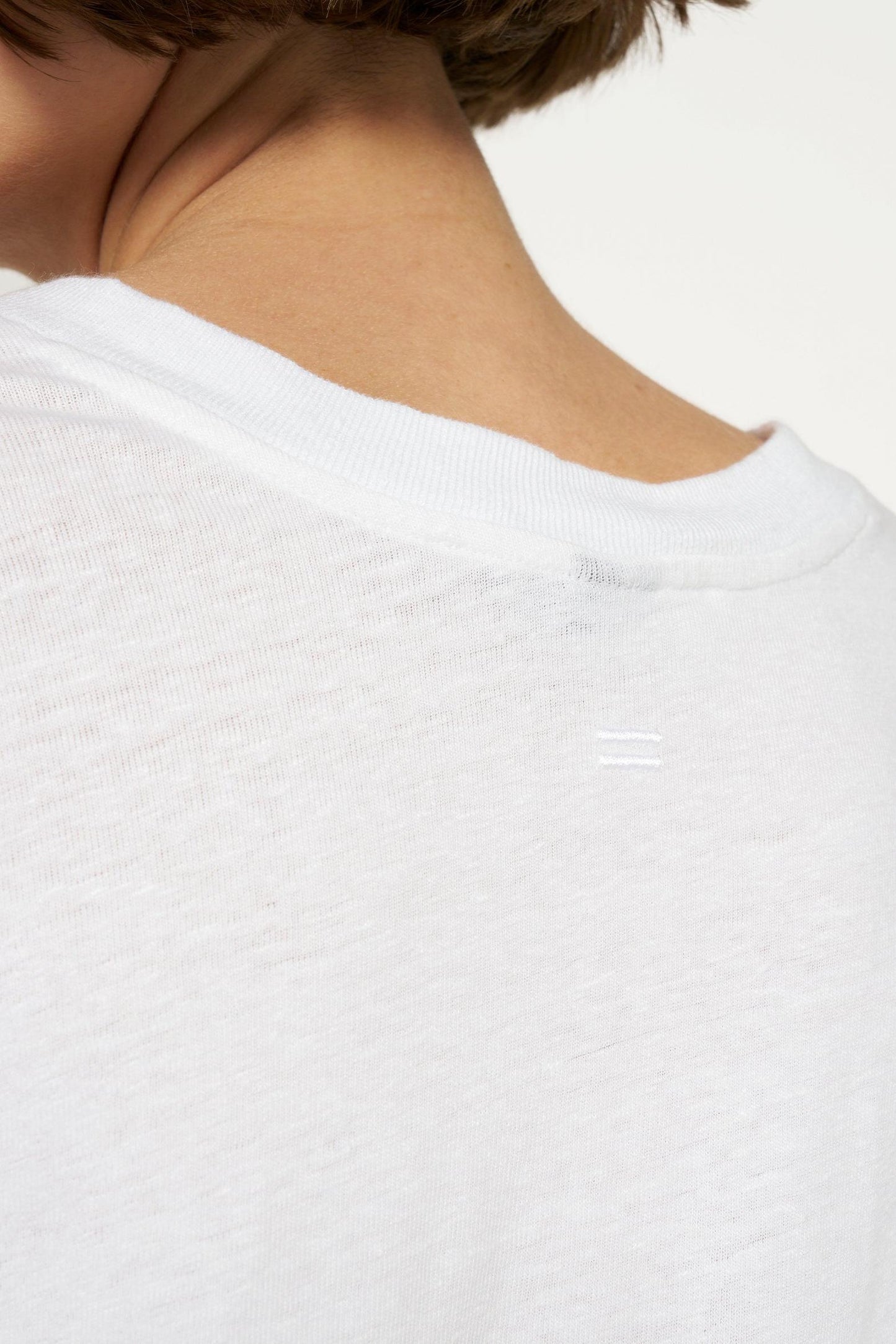 V-NECK TEE LINEN COTTON