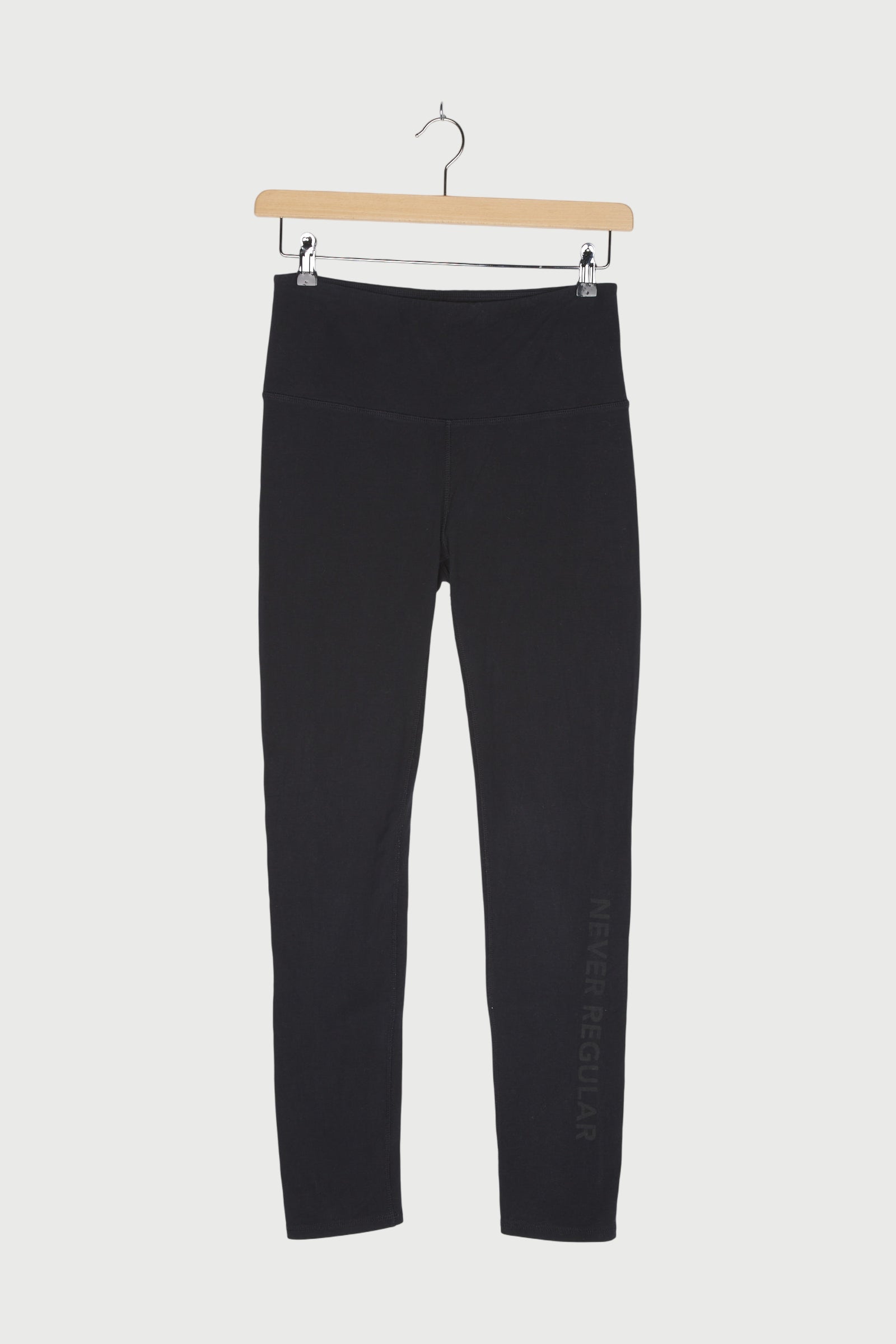 THE YOGA LEGGINGS