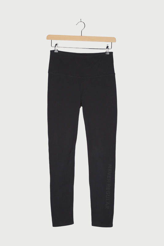 THE YOGA LEGGINGS