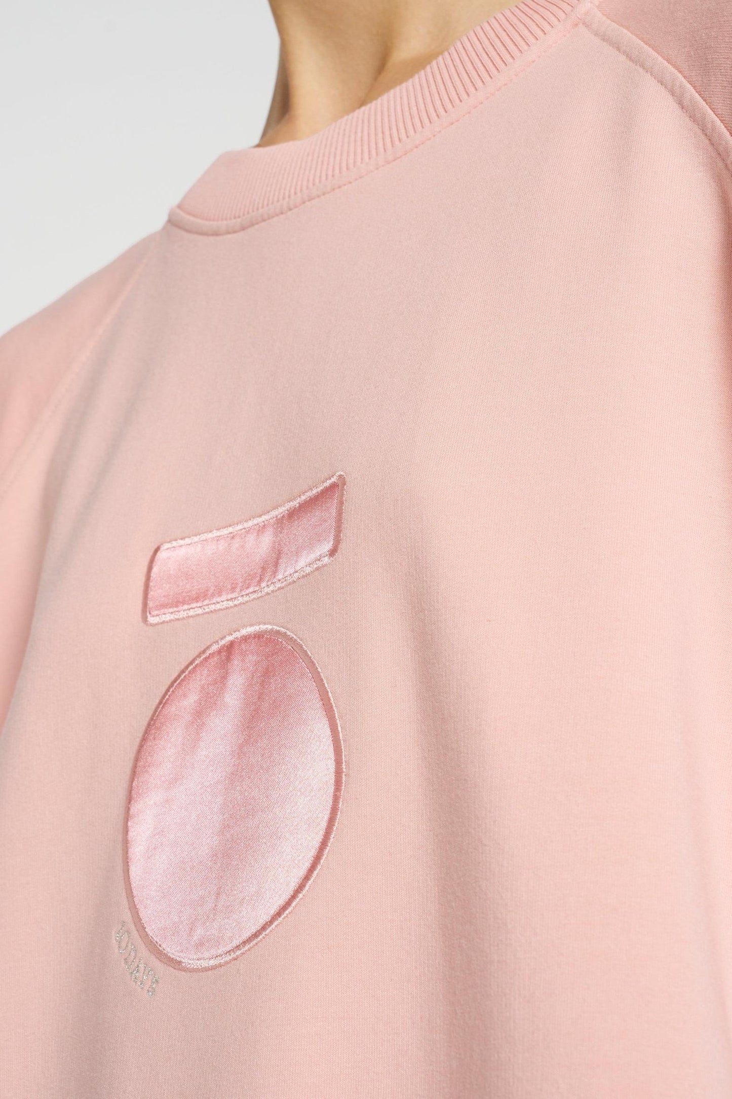 CROPPED ICON SWEATER