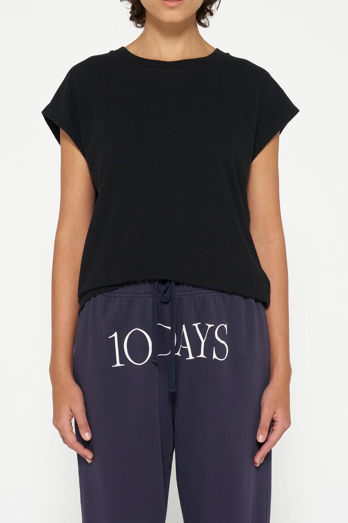 TEE LINEN