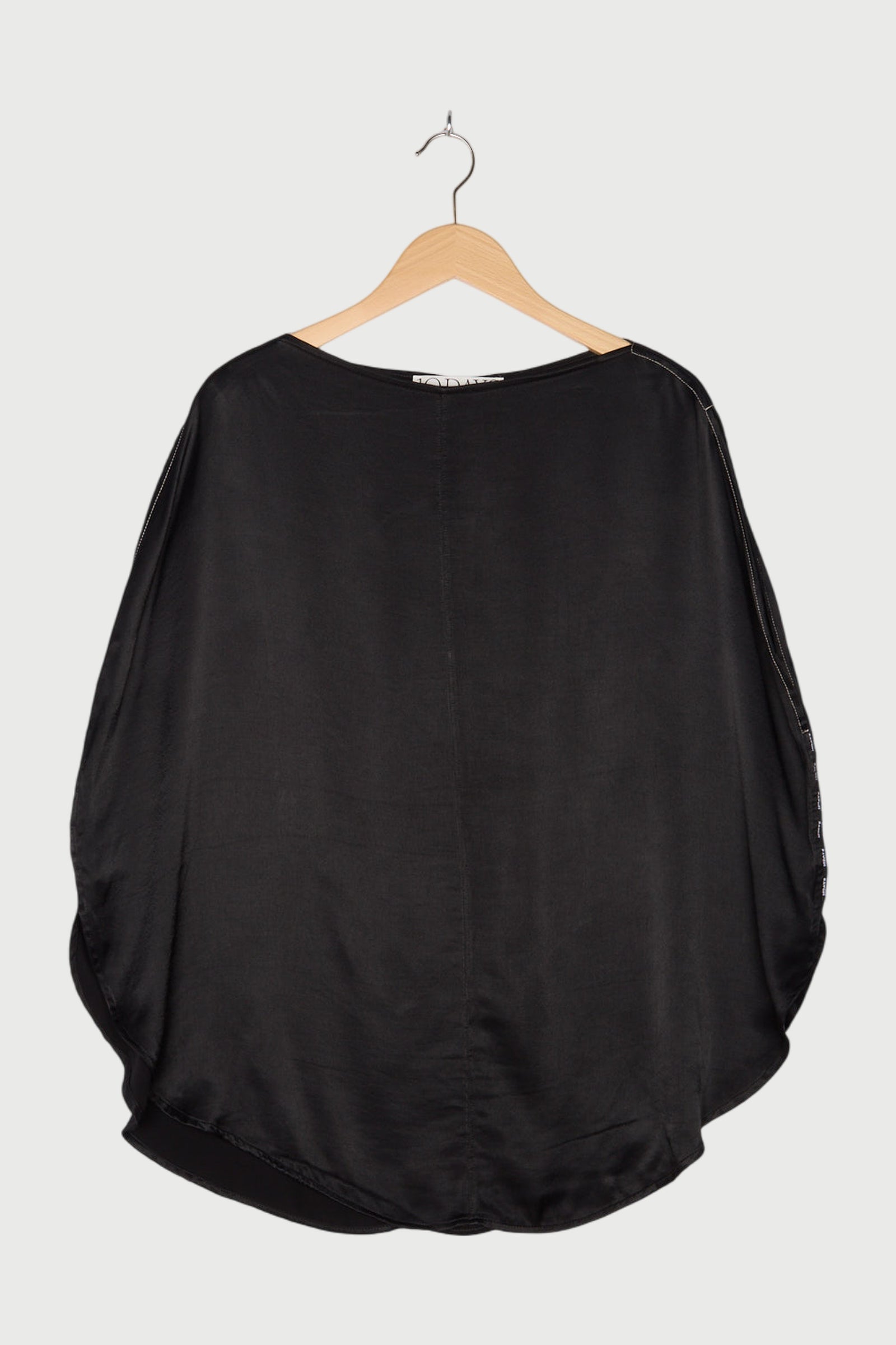 SATIN CIRCLE TOP