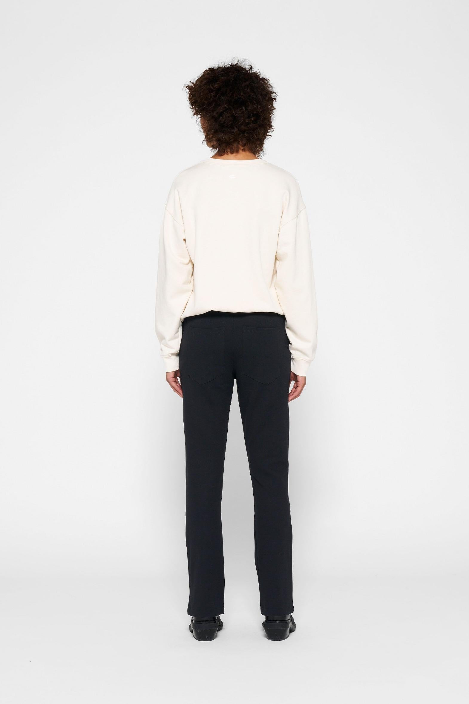 SWEATER TAGLINE