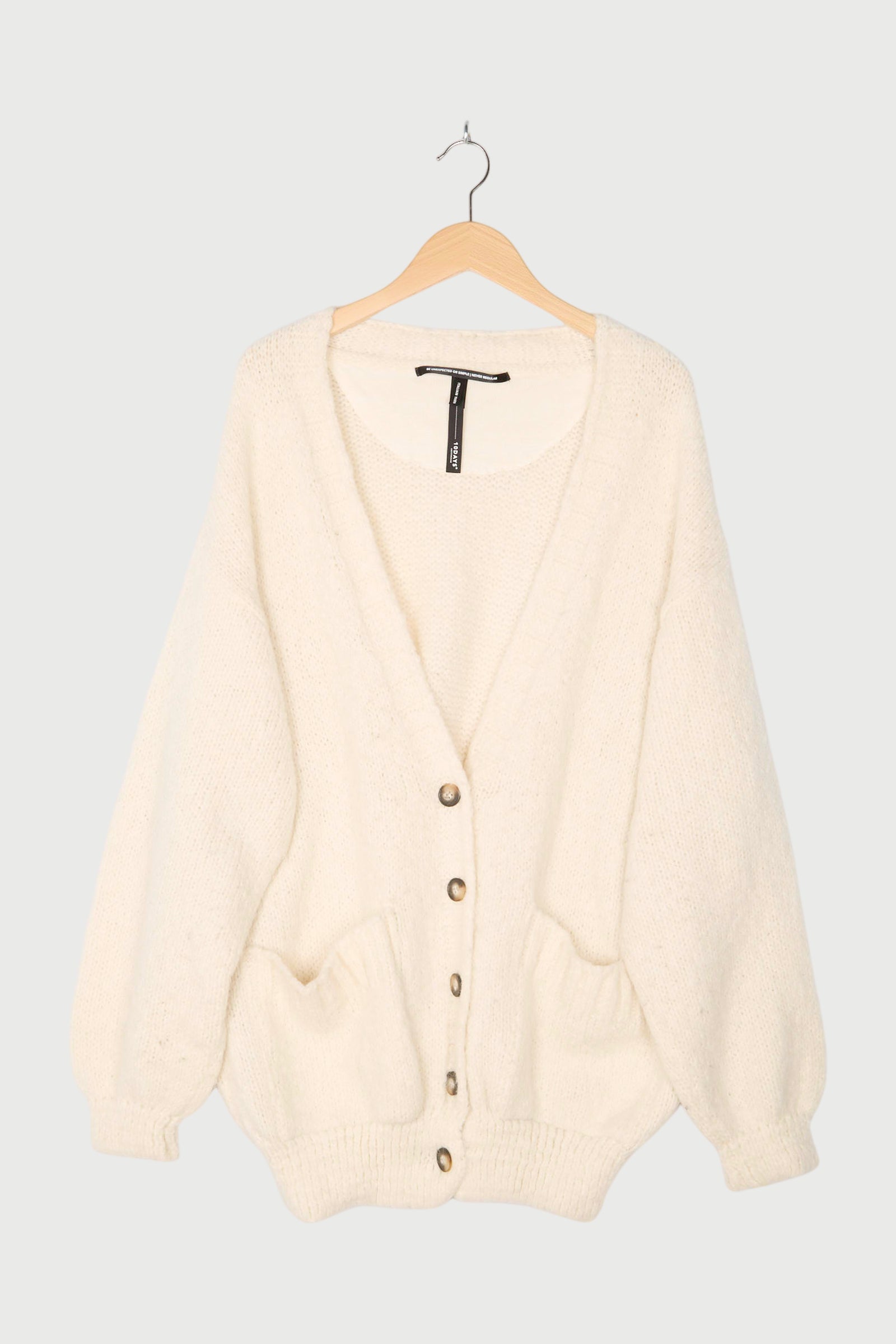 STATEMENT CARDIGAN